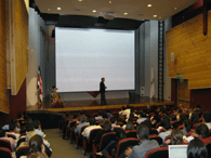 El Dr. Roberto Sasso haciendo la presentación del evento