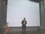 El Dr. Roberto Sasso haciendo la presentación del evento