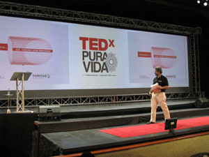 Dr. Roberto Sasso, organizador del TEDx Pura Vida 2010