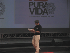 Dr. Roberto Sasso, organizador del TEDx Pura Vida 2010